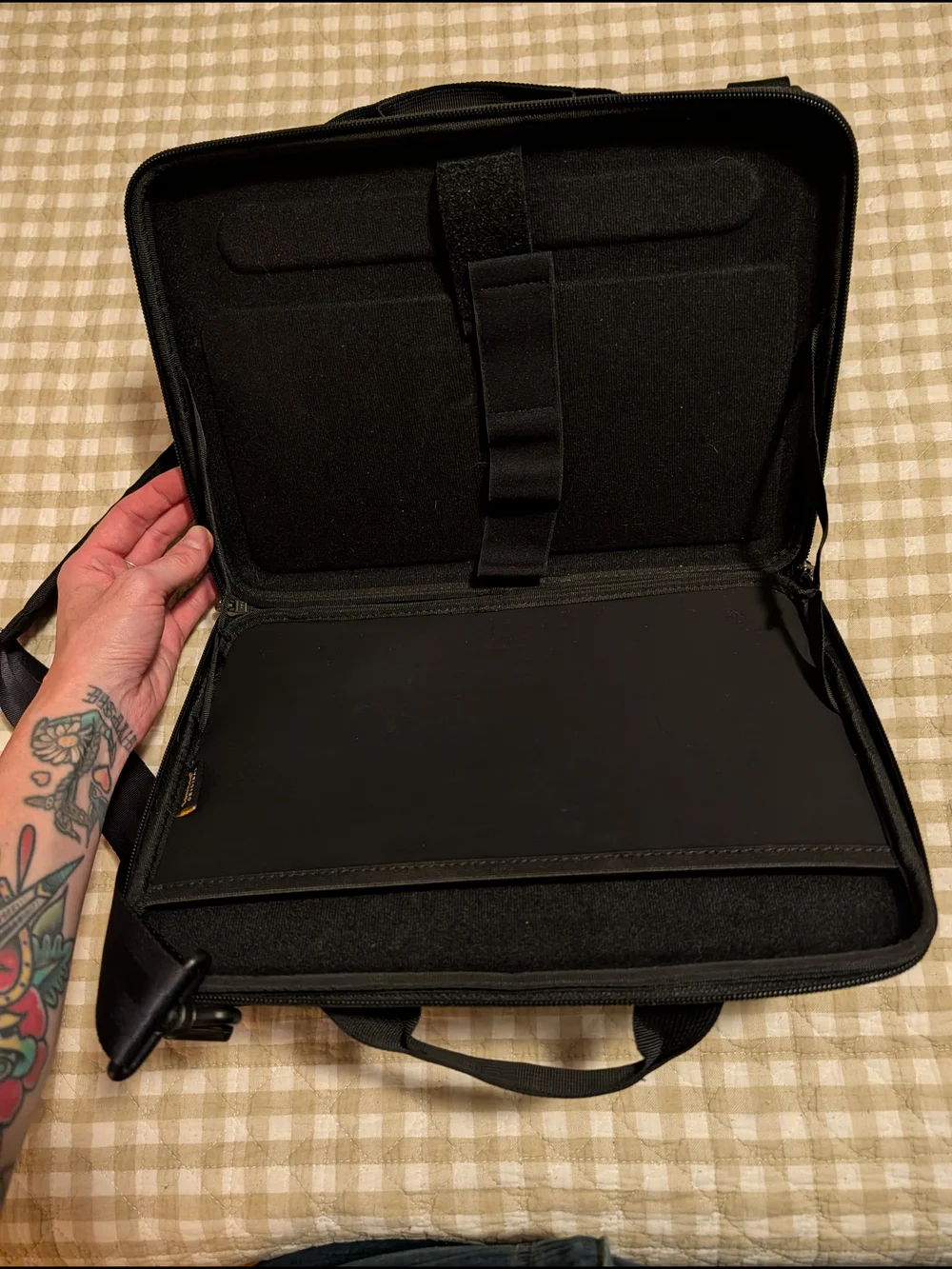 Tomtoc gray laptop